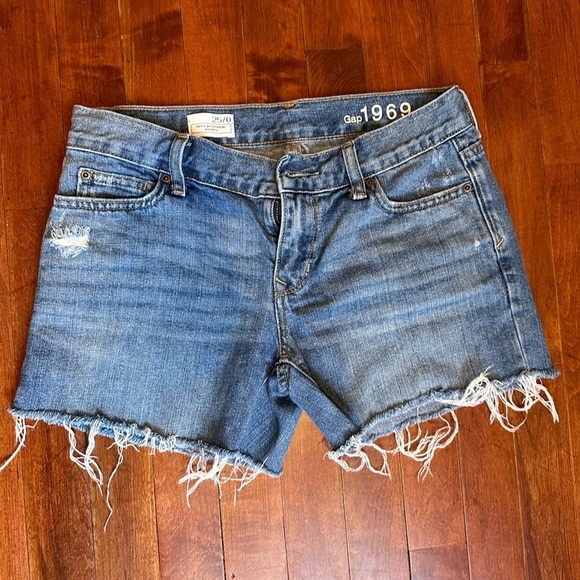 GAP Pants - Gap- sexy boyfriend fit denim shorts size 25